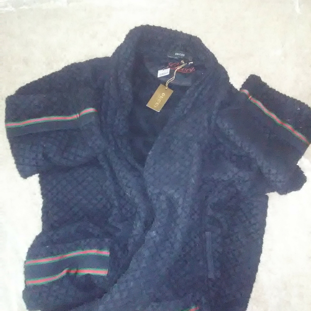 Authentic Gucci robe New/no belt